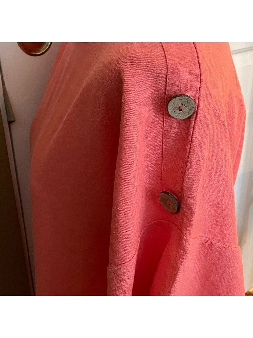 Ellen Tracy Linen ShortsleeveTop - Picture 5 of 8